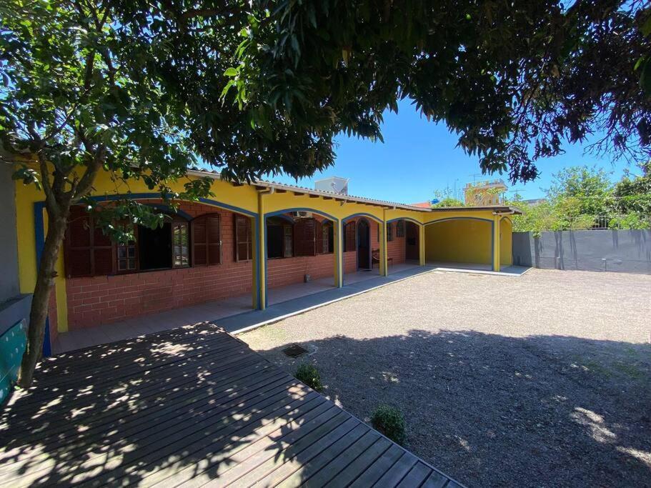 Curta o paraíso Enseada de Brito in Palhoca, Brasil