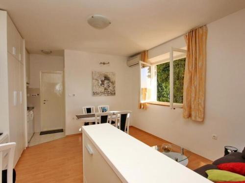 Apartment Charming Arena One Bedroom Apartment with Terrace and Sea View
