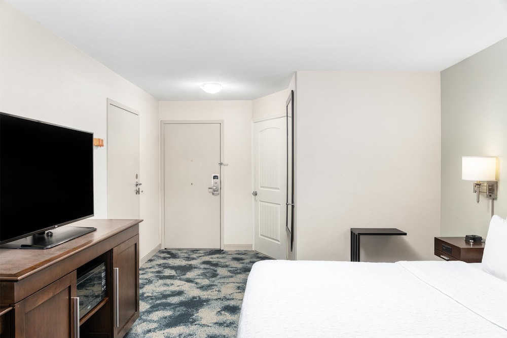 Hampton Inn Portland East - photo 16