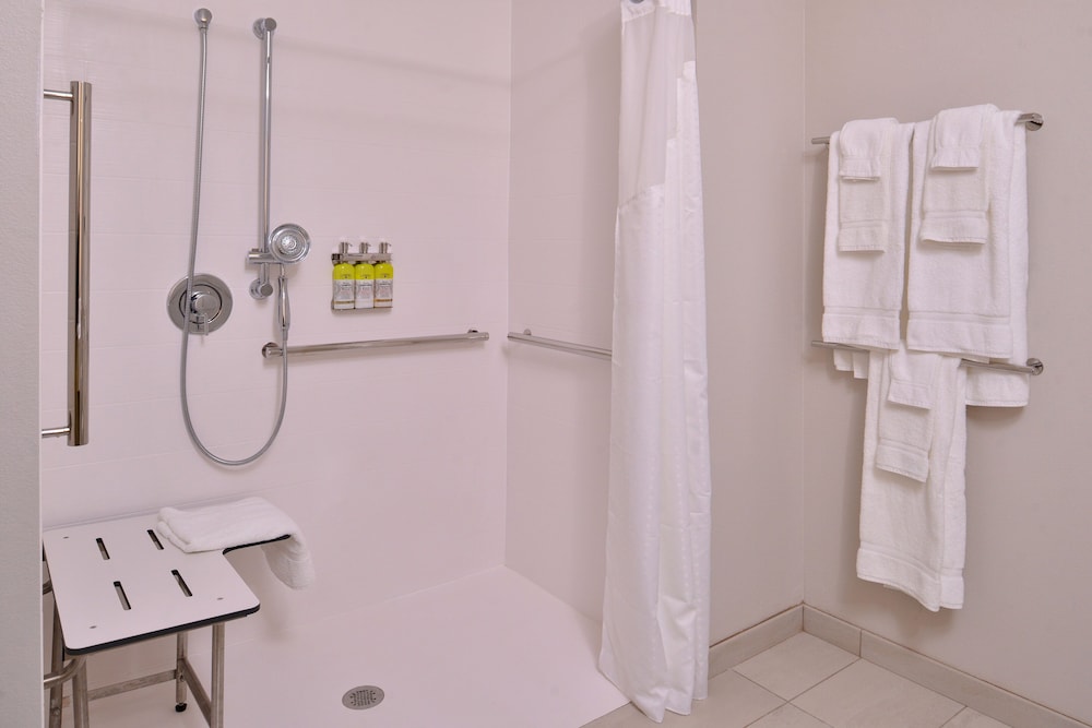 Holiday Inn Express & Suites Olathe West by IHG - photo 15