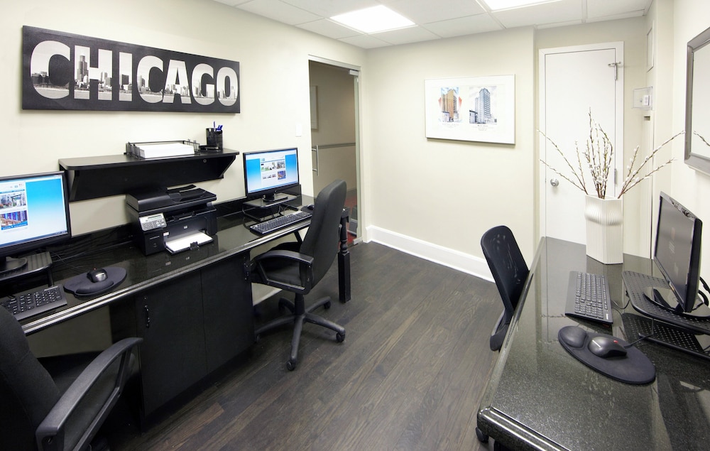 Holiday Inn Express Chicago Magnificent Mile - photo 35