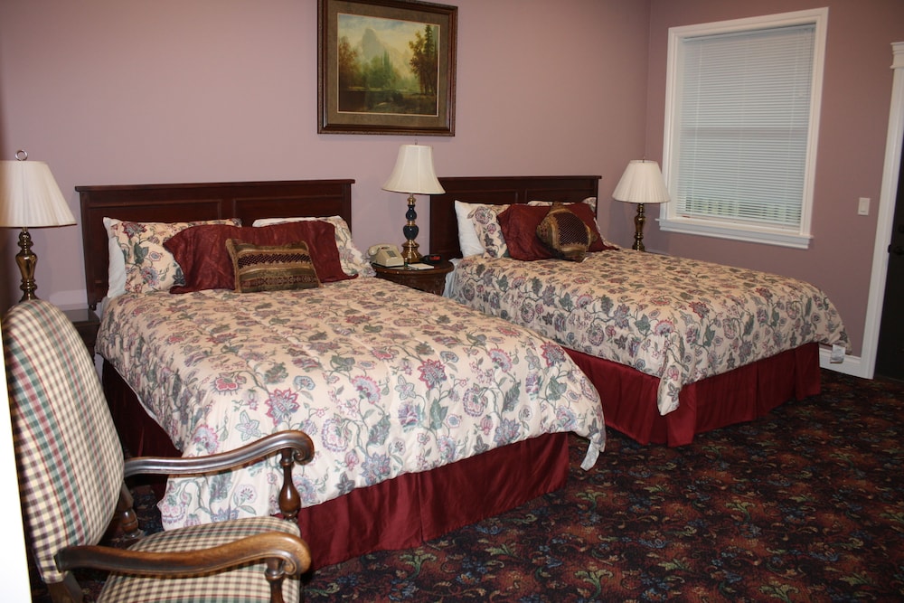 Hearthstone Elegant Lodge by the River - photo 13
