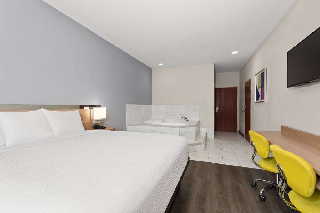 Microtel Inn & Suites by Wyndham Panama City - photo 37