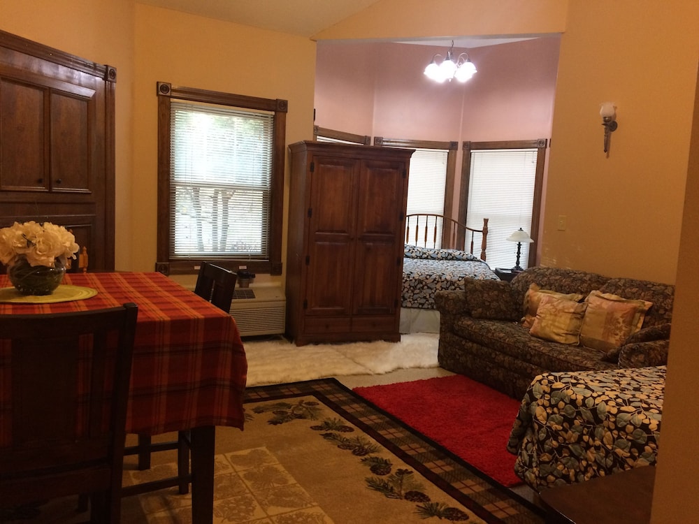Spruce Hill Inn and Cottages - photo 15