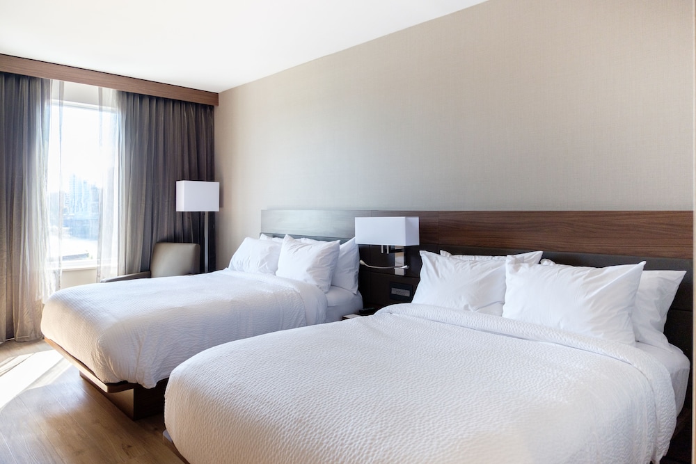 AC Hotel by Marriott Cincinnati at The Banks - photo 9