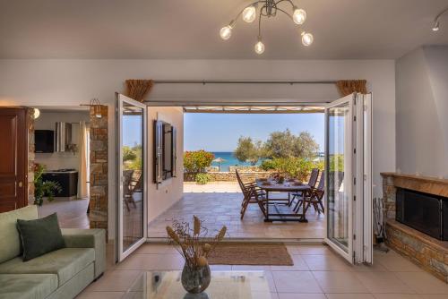 Syros Sun Beach Villa — 4-Star Luxury Hotel in Vari, Greece