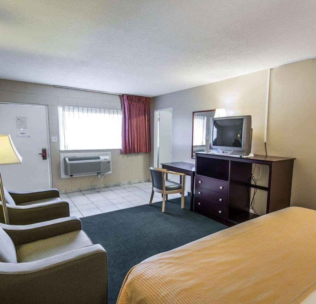 Econo Lodge Cocoa Beach near the Port - photo 18