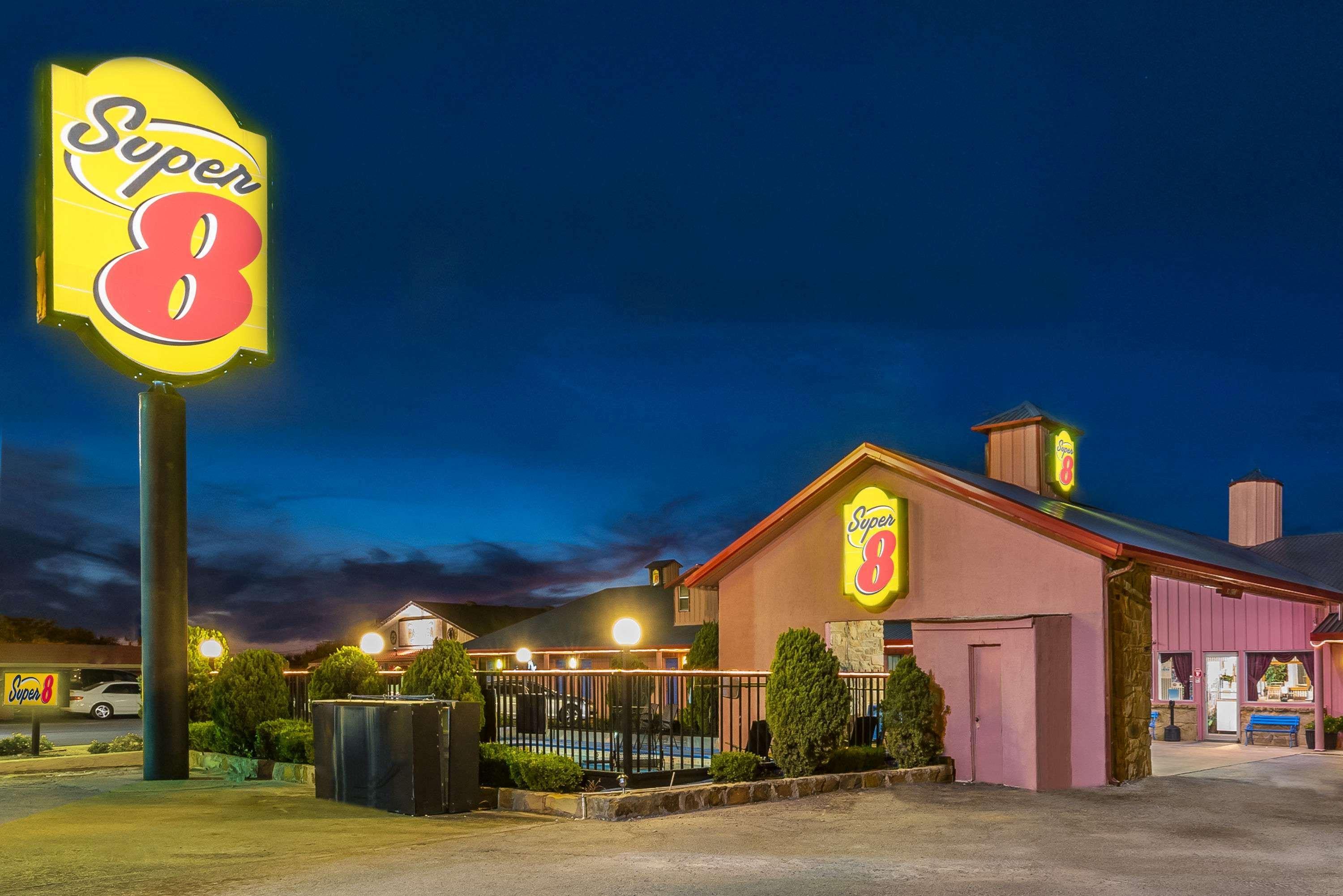 Super 8 by Wyndham Eastland - photo 2