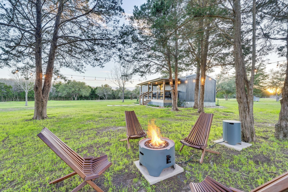 Near Majek Vineyard Private Schulenburg Cabin 19673714 — Schulenburg