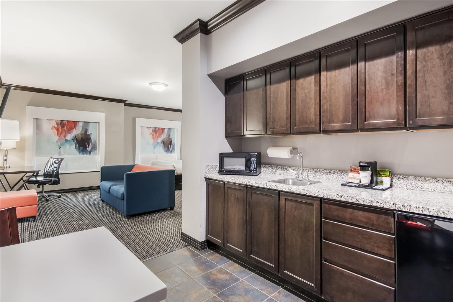 Hawthorn Suites by Wyndham Lubbock - photo 13