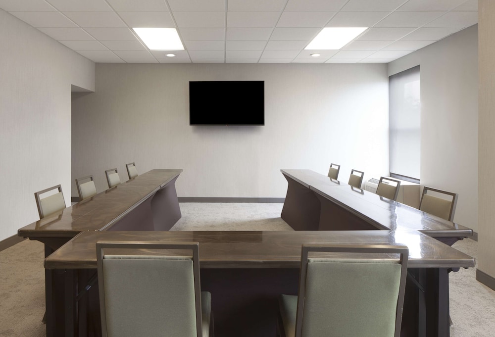 Hampton Inn Evansville - photo 29
