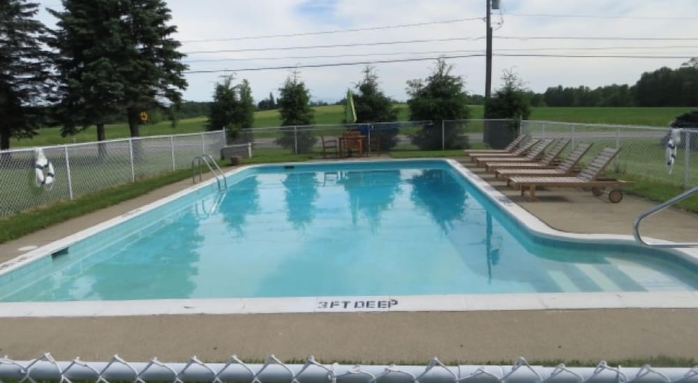 Whispering Winds Motel - photo 18