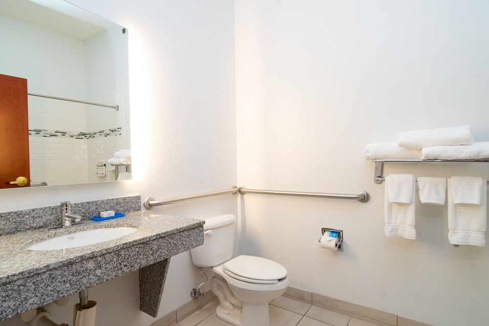 Holiday Inn Express Hotel & Suites Bedford by IHG - photo 5