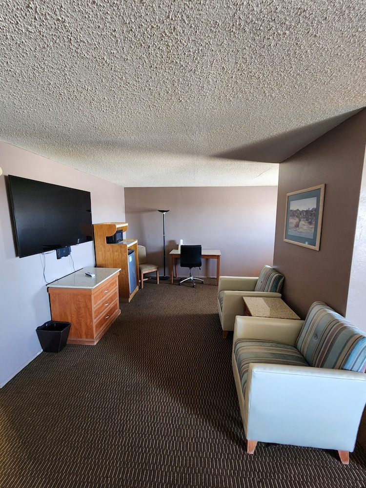 Satellite Inn - photo 13