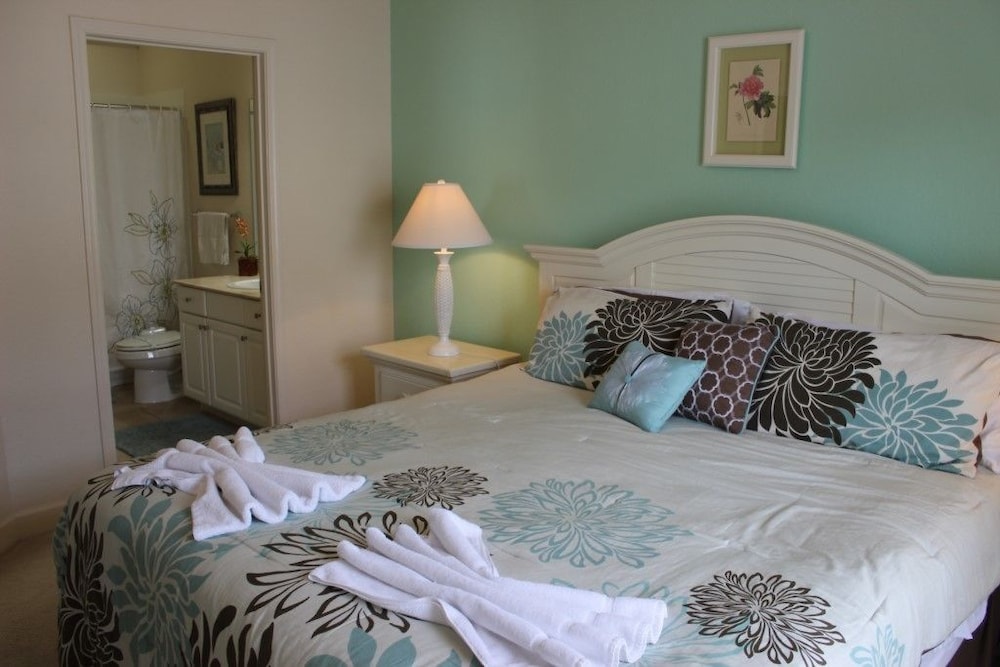 Lucaya Village Gorgeous Townhome - photo 5