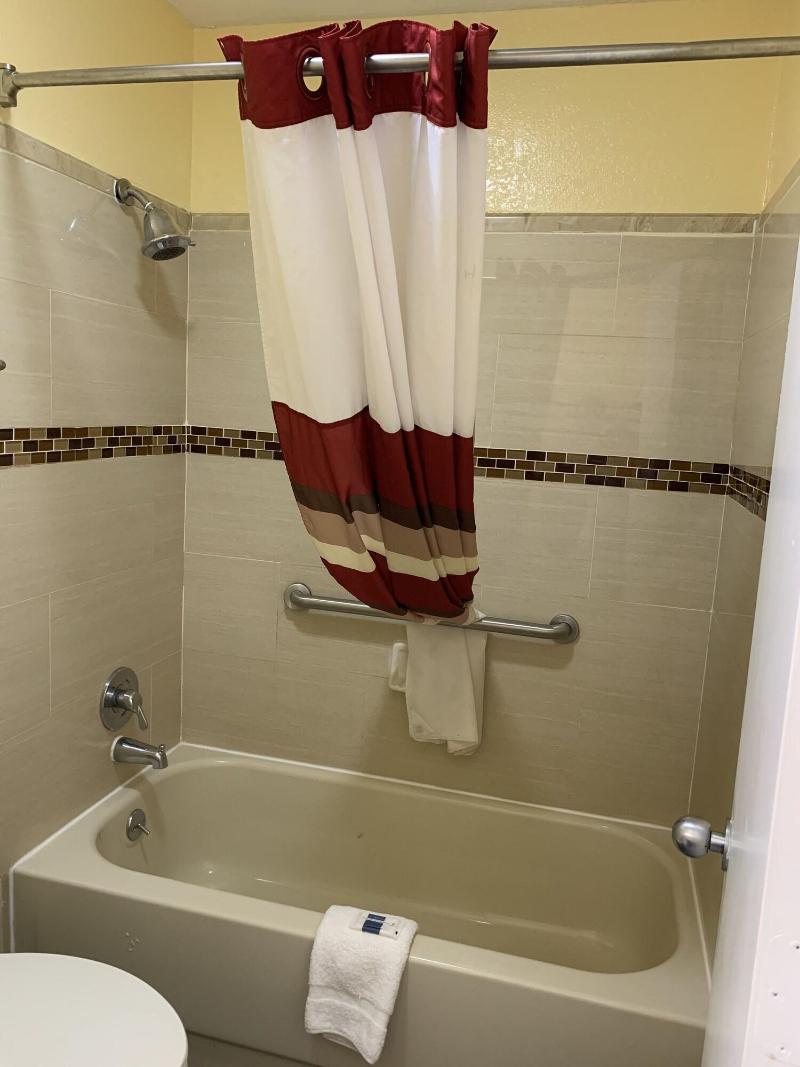 Americas Best Value Inn Forest - photo 14
