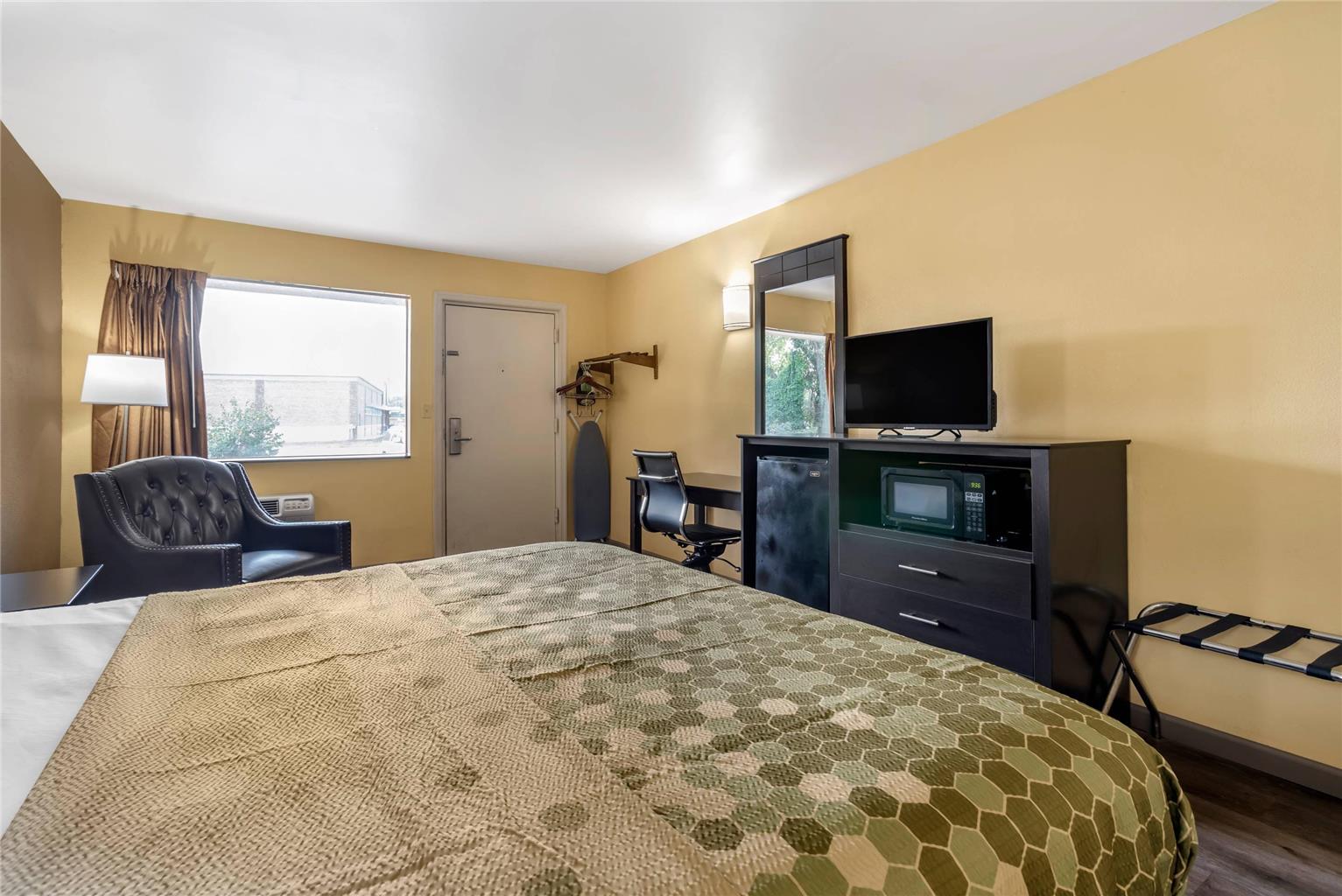Econo Lodge Easton Route 50 - photo 11