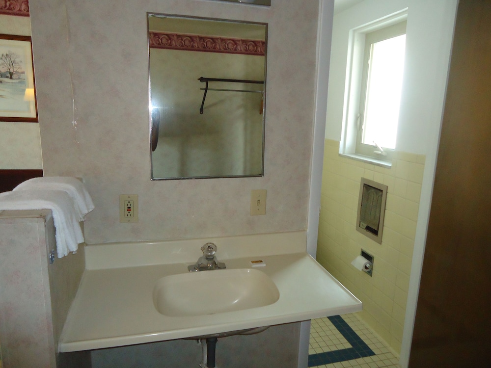 Budget Host Inn Somerset - photo 31