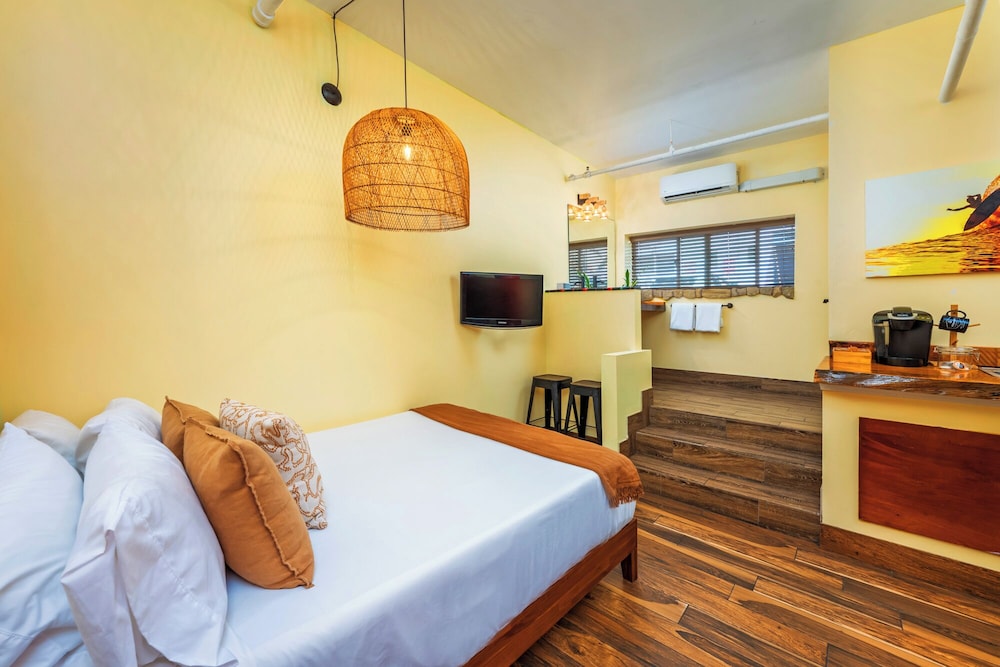 Nomads Hotel Near San Clemente Pier - photo 22