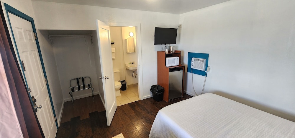 Rose's Motel - photo 14