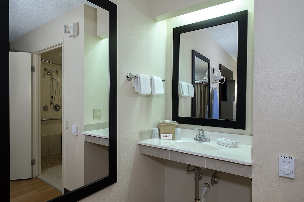 Red Roof Inn Cincinnati East Beechmont - photo 20