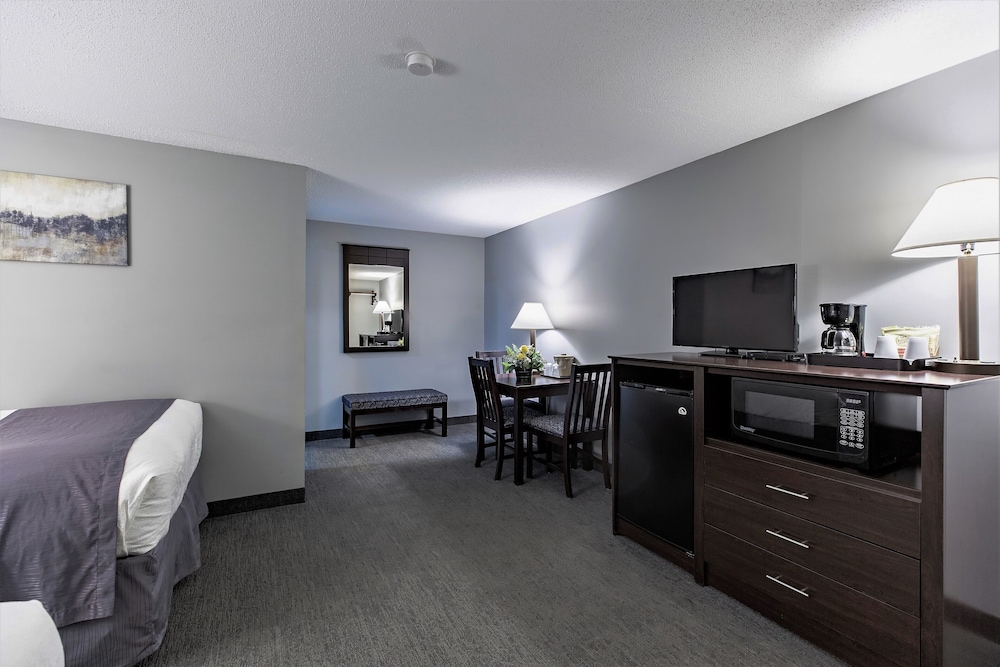 Mt Madison Inn & Suites - photo 18