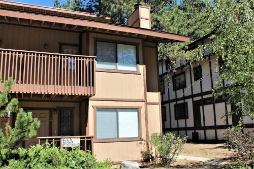 Summit Ski Shack - carbon neutral hotel in Big Bear Lake