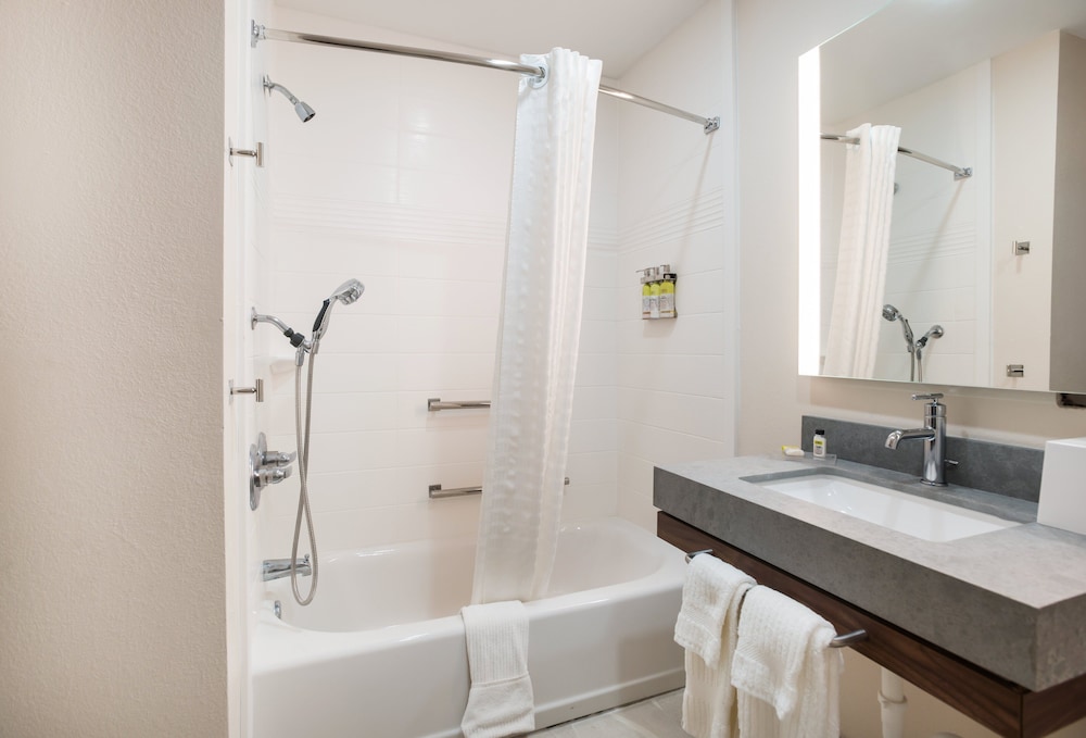 Candlewood Suites Lake Charles Sulphur by IHG - photo 32