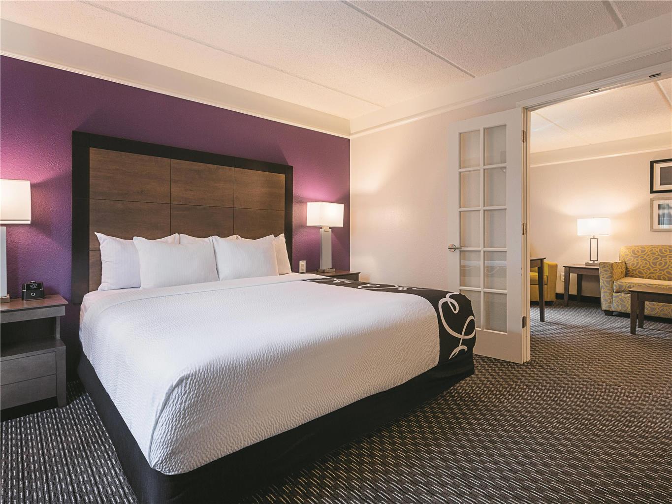 La Quinta Inn & Suites by Wyndham Atlanta Alpharetta - photo 37