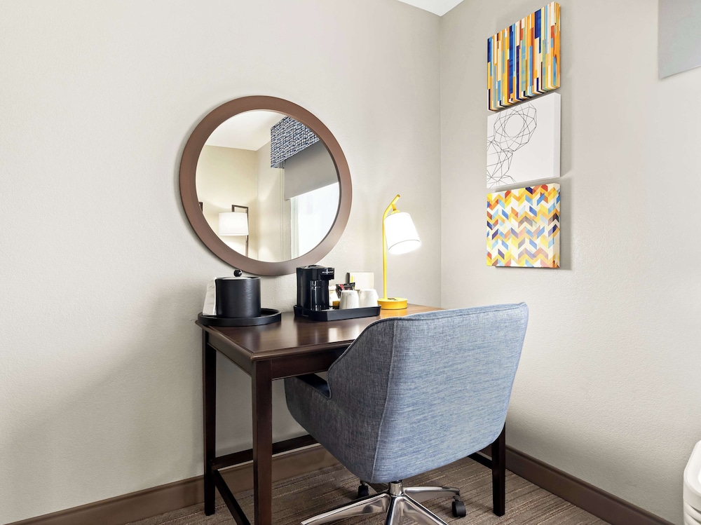 Hampton Inn Blytheville - photo 10