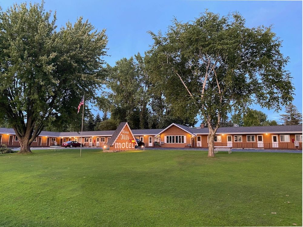 The River Hills Motel Algoma WI Near Door County - featured photo
