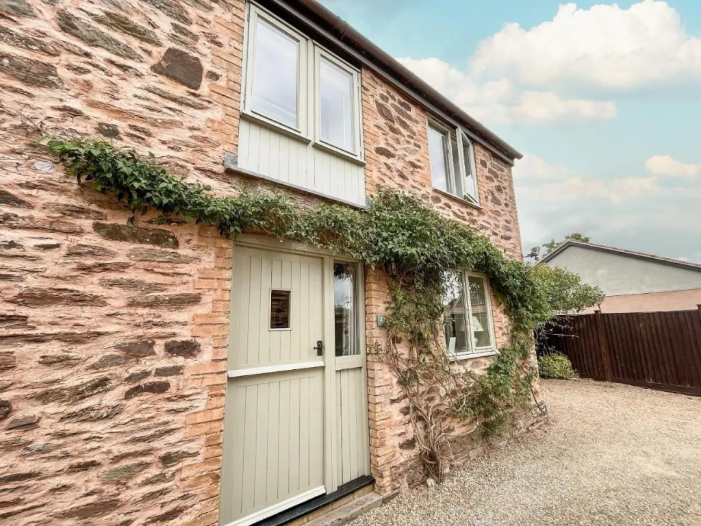 Dragonfly Two — 4-Star Luxury Hotel in North Petherton, United Kingdom