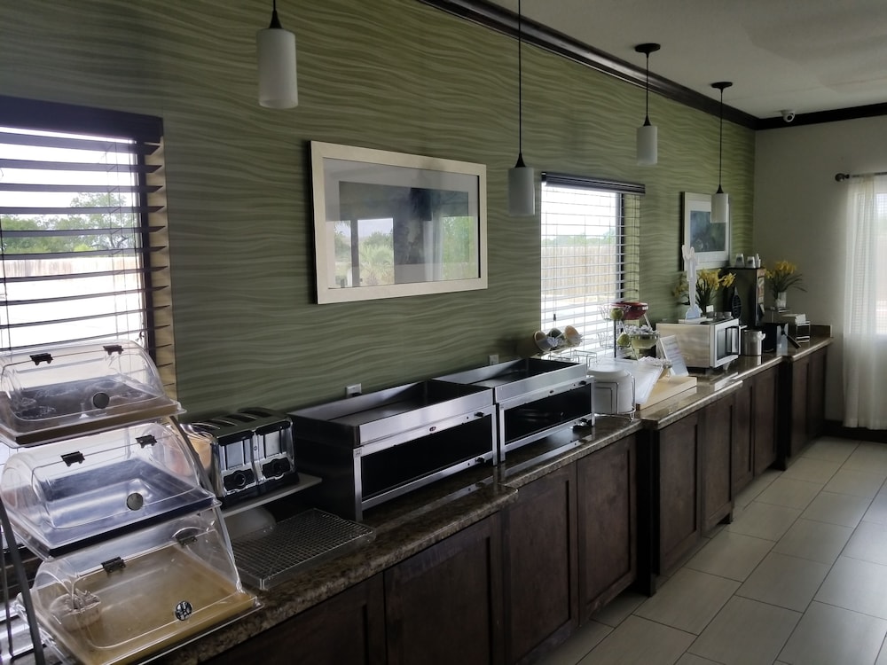 Days Inn & Suites by Wyndham Gonzales TX - photo 26