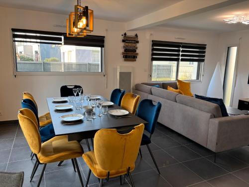 Garogwen 4p by Madame est Servie in Pleumeur-Bodou, France