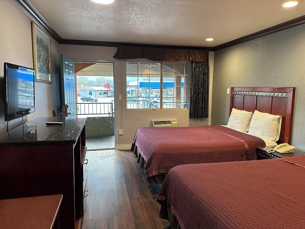 Americas Best Value Inn Corona - photo 27