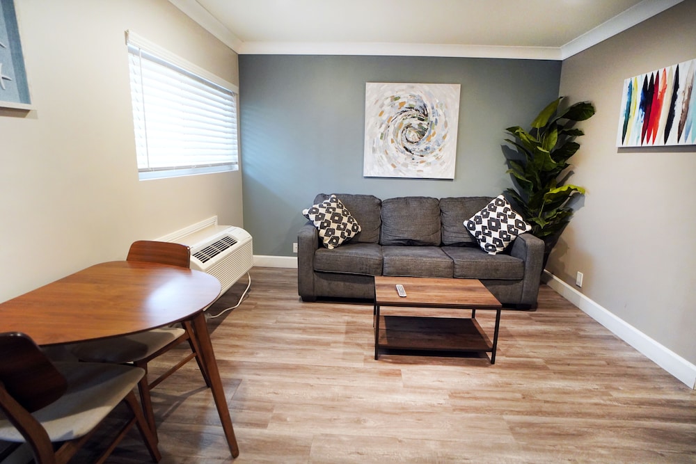 Anaheim Executive Inn & Suites - photo 83