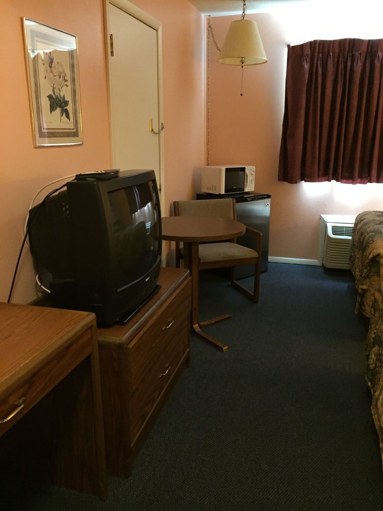 Best Budget Inn - photo 8