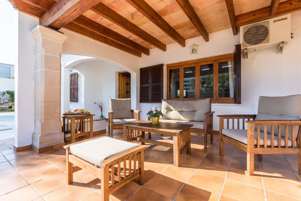 Chalet Falcó with Private Pool and Garden — 4-Star Luxury Hotel in Port D'alcudia, Spain