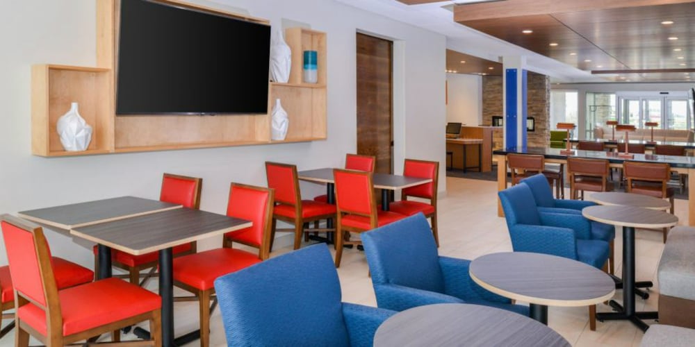 Holiday Inn Express Alliance by IHG - photo 20