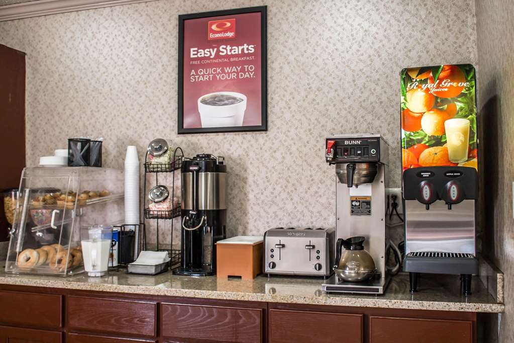 Econo Lodge Akron Copley Northwest - photo 31