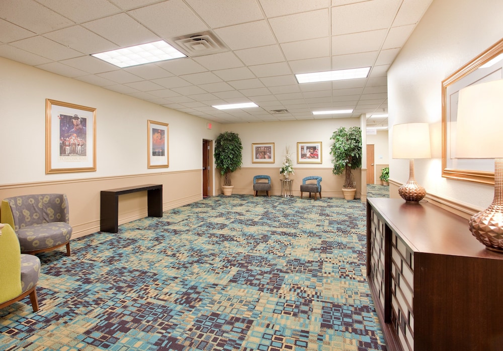Holiday Inn Express Hotel & Suites Beatrice by IHG - photo 128