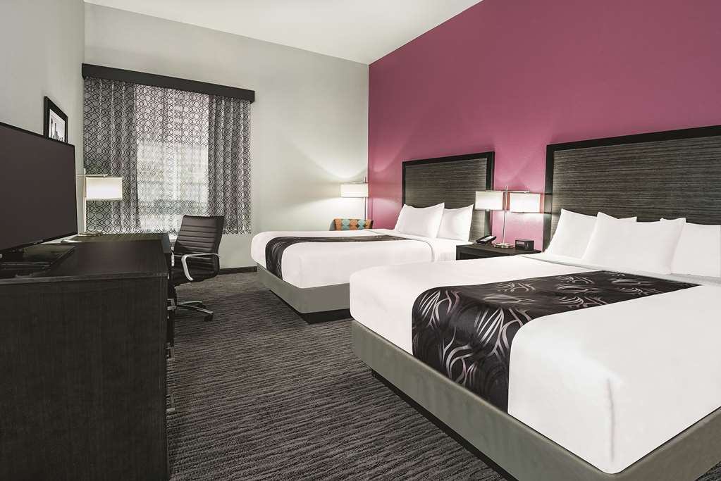 La Quinta Inn & Suites by Wyndham Dallas Grand Prairie North - photo 14