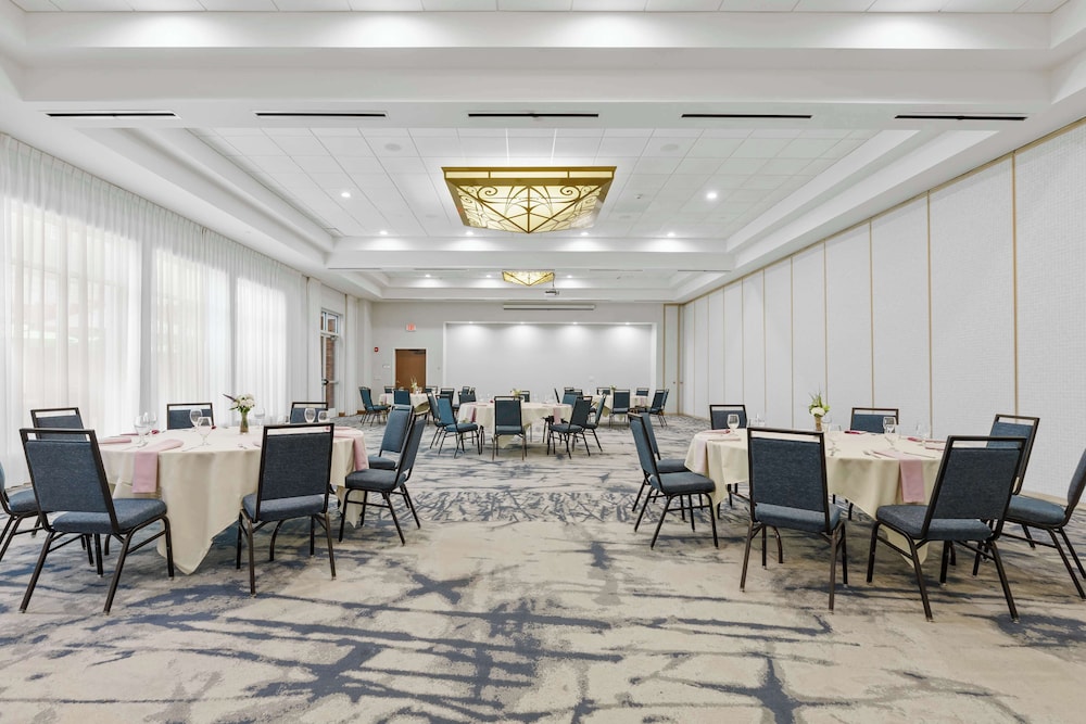 Hilton Garden Inn Auburn - photo 56