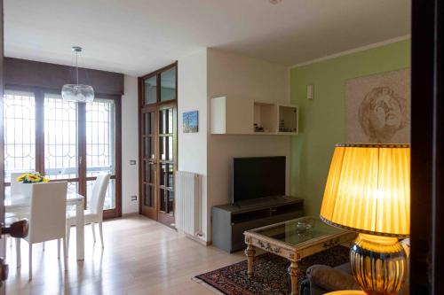 HouSmart Isonzo 6 — 4-Star Luxury Hotel in Casalecchio Di Reno, Italy