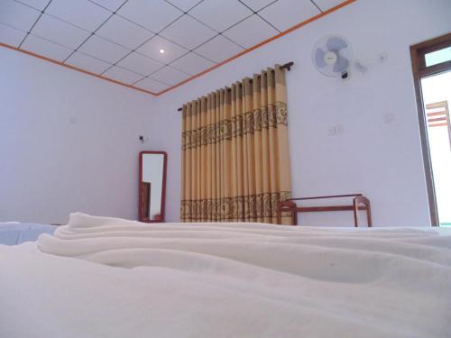 White Eagle Hotel — Dambulla — photo 3