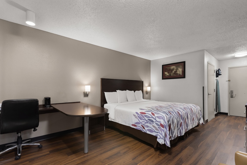 Red Roof Inn & Suites Savannah Airport - photo 12