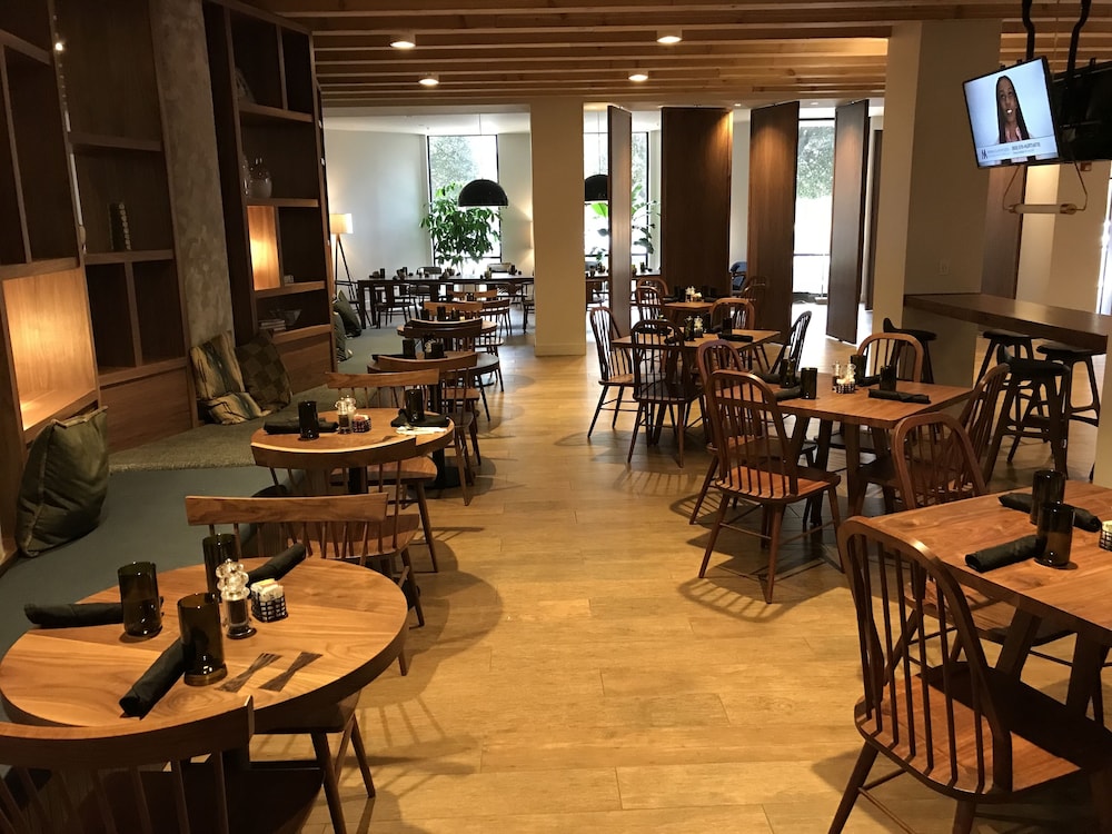 DoubleTree by Hilton Atlanta Windy Hill Ballpark - photo 48