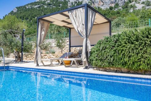 Holiday home Vista Mare — 4-Star Luxury Hotel in Baska Voda, Croatia
