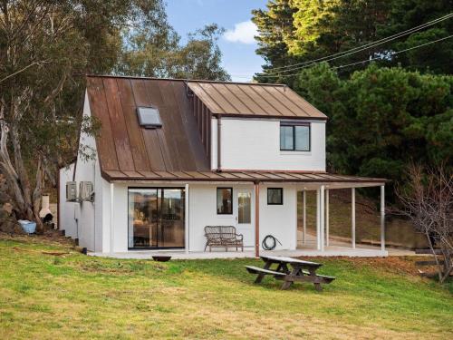 The Jindabread House — 4-Star Luxury Hotel in Jindabyne, Australia