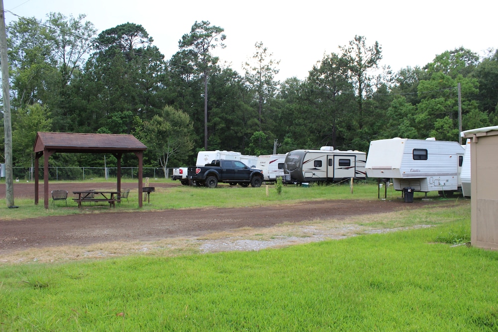 EverGreen Inn & RV - photo 32